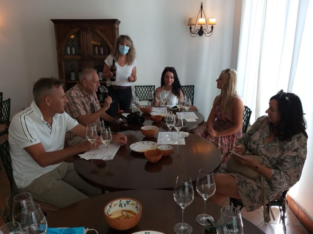 Pierwsza podczas wycieczki degustacja w Bodegas Alvear w apelacji Montilla-Moriles; to jeszcze nie jest sherry, ale rodzina win jak najbardziej.