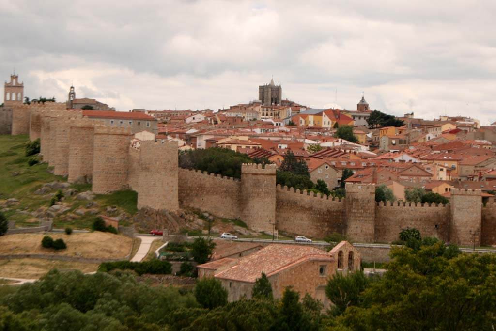 Otoczona pierścieniem świetnie zachowanych średniowiecznych murów obronnych Ávila