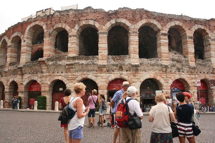 Mieszkańcy Werony są bardzo dumni ze swojego amfiteatru – Areny – starszej od rzymskiego Koloseum o 40 lat